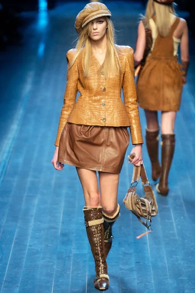 Look 19